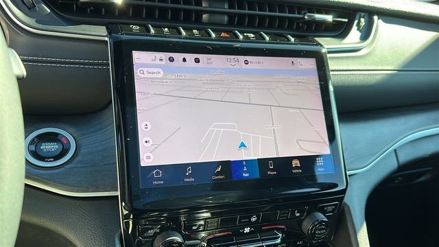 Used 2024 Jeep Grand Cherokee Limited image 21