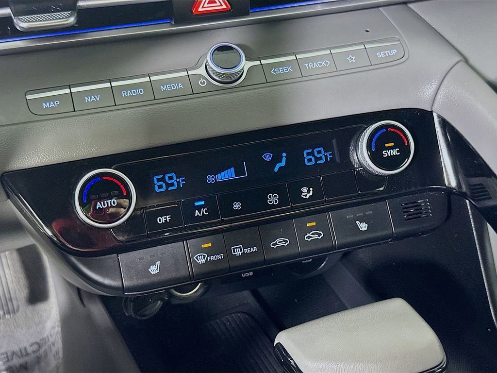 Used 2025 Hyundai Elantra SEL FWD image 26