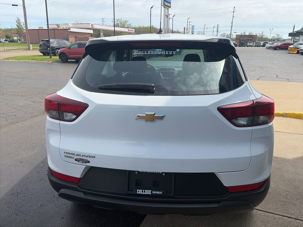 Used 2023 Chevrolet TrailBlazer LS AWD/4WD image 8