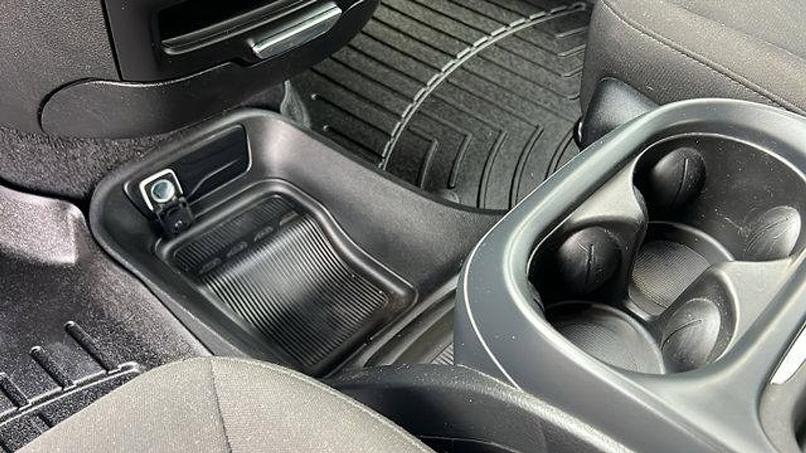 Used 2023 Chrysler Pacifica Touring image 19