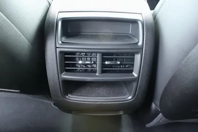 Used 2025 Cadillac XT5 Luxury image 12