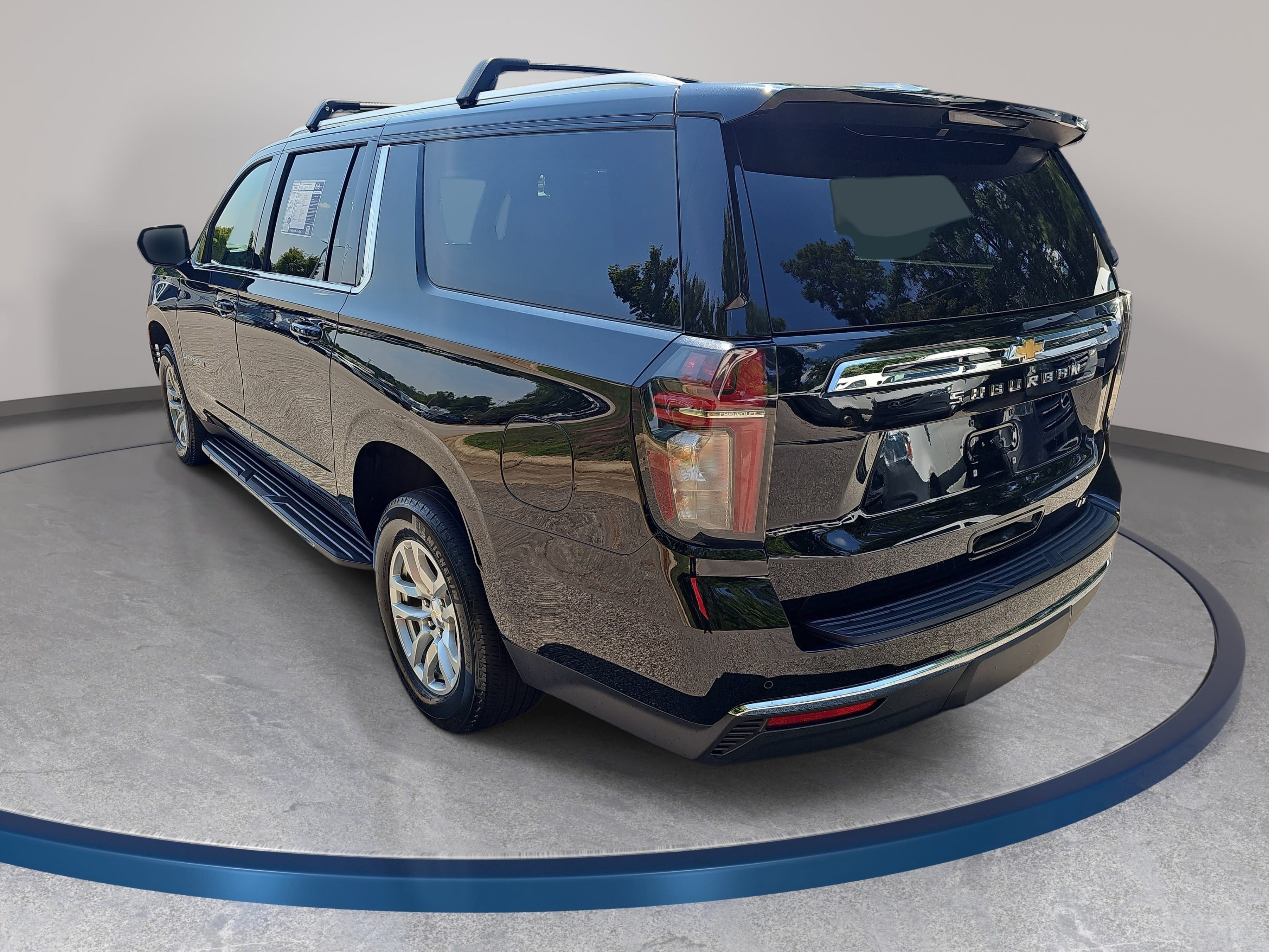 Used 2023 Chevrolet Suburban LT AWD/4WD image 7