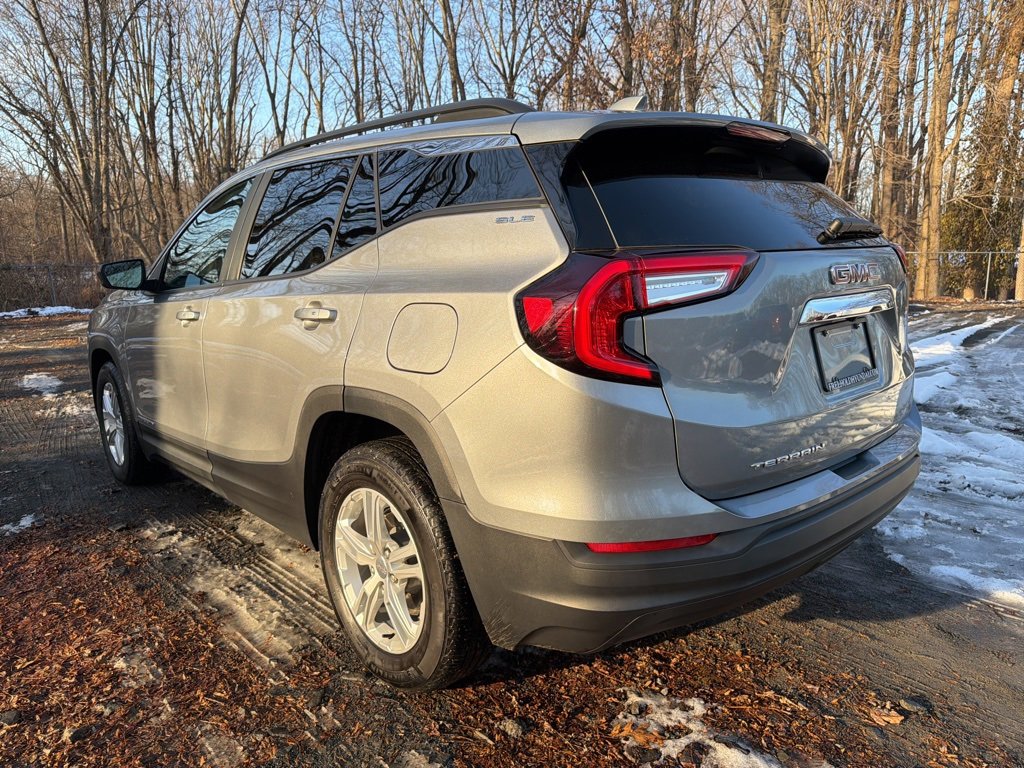 Used 2023 GMC Terrain SLE w/ Driver Convenience Package image 4