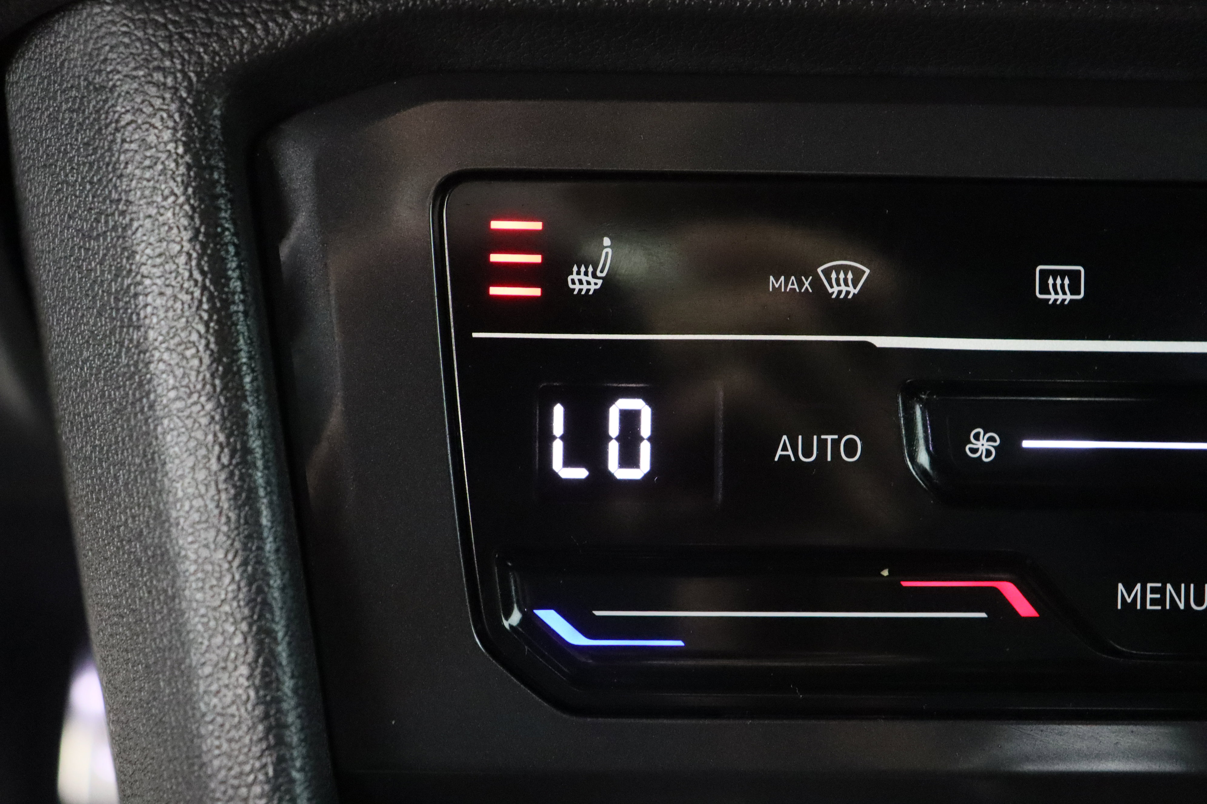 Used 2024 Volkswagen Tiguan SE R-Line FWD image 22