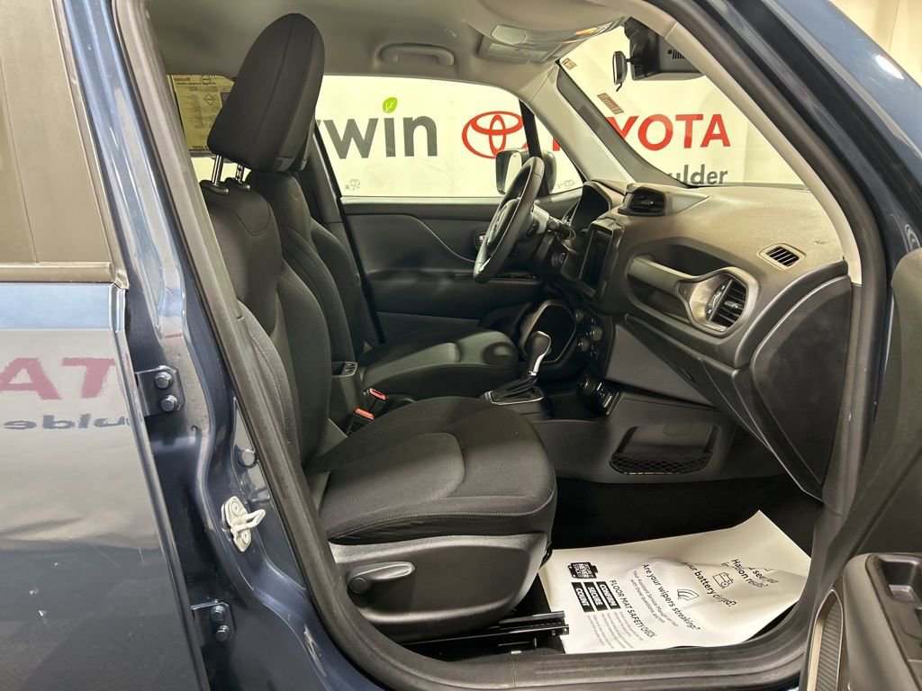 Used 2023 Jeep Renegade Latitude image 11