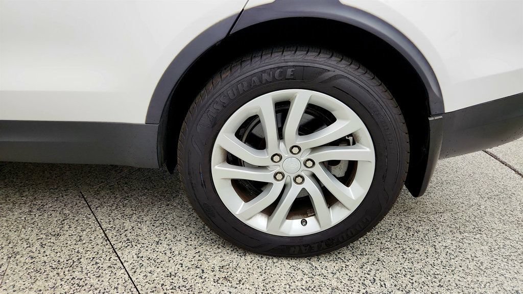 Used 2018 Land Rover Discovery HSE AWD/4WD image 9