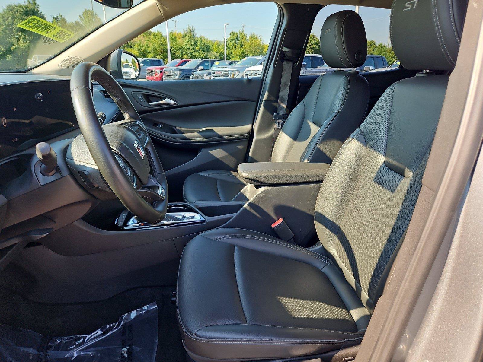 Used 2024 Buick Encore GX Sport Touring FWD image 17