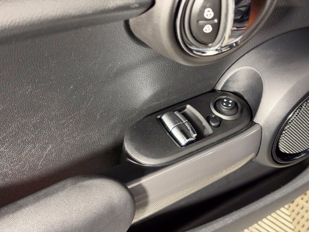 Used 2014 MINI Cooper 2-Door Hardtop FWD image 27