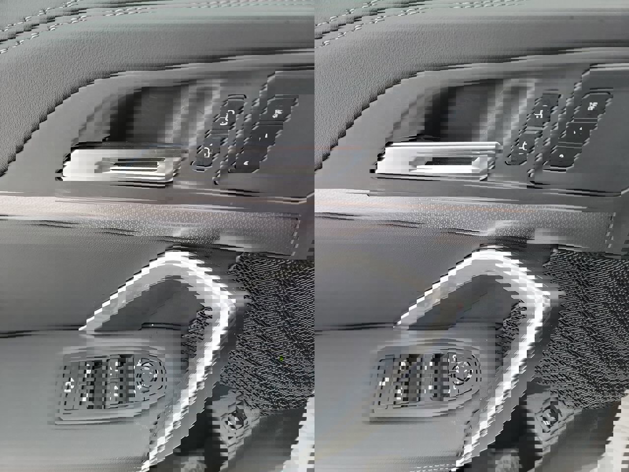 Used 2025 BMW X1 xDrive28i w/ M Sport Package image 11