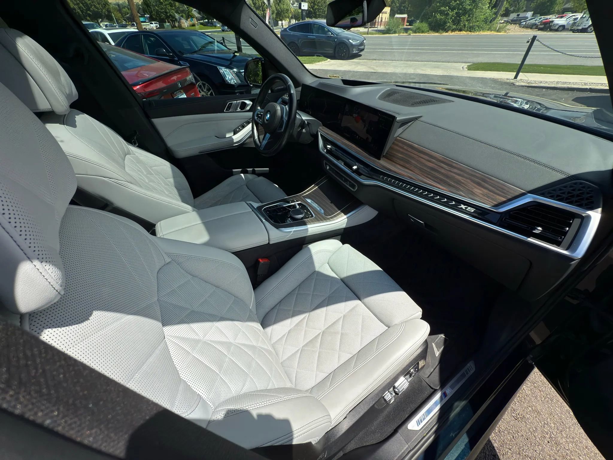 Used 2024 BMW X5 xDrive40i w/ M Sport Package image 6