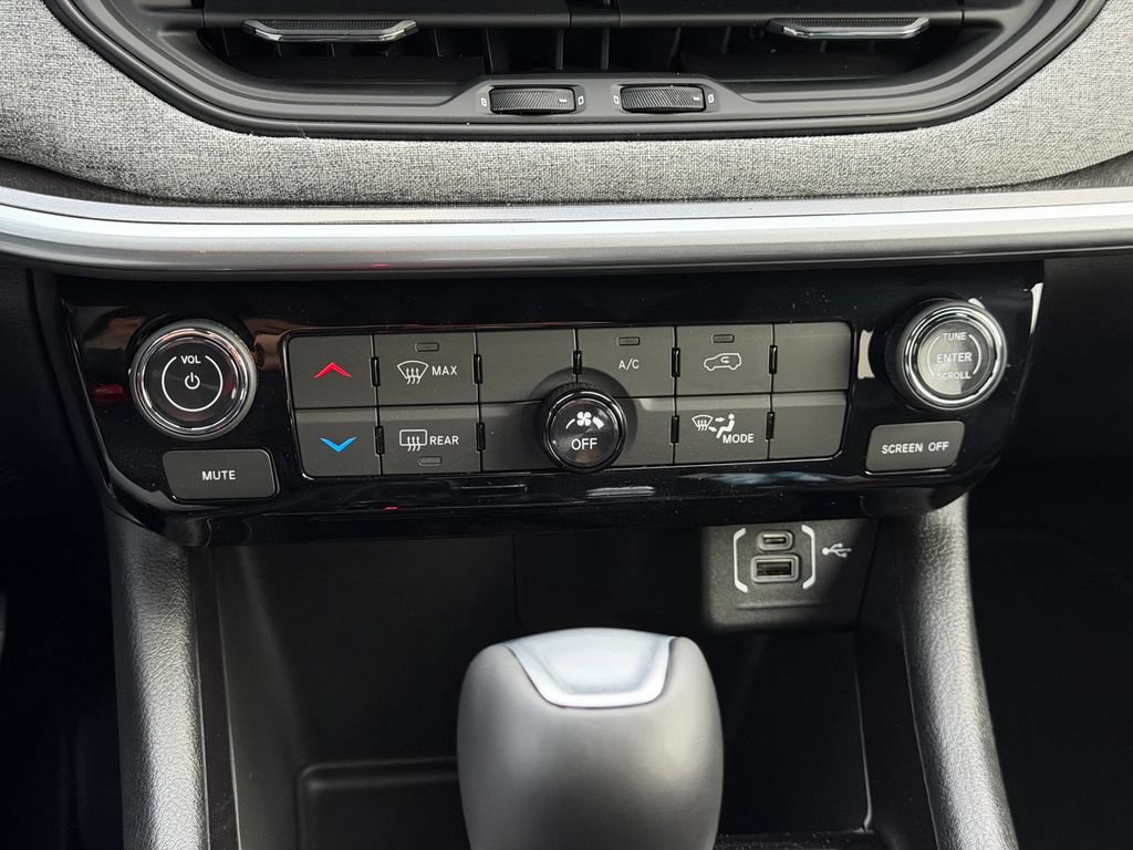 New 2026 Jeep Compass Latitude AWD/4WD image 15