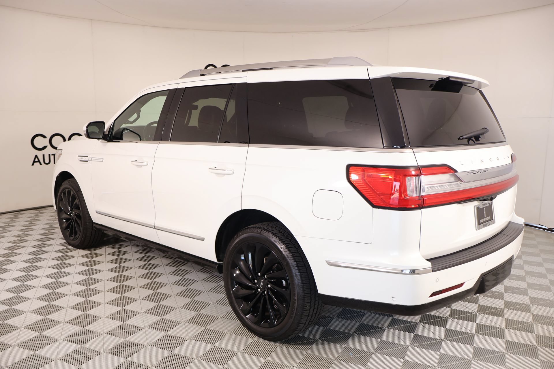 Used 2020 Lincoln Navigator Reserve w/ Equipment Group 208A Reserve RWD image 25