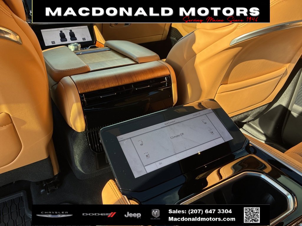 Used 2024 Jeep Grand Wagoneer Series III w/ HD Trailer Tow Package image 7