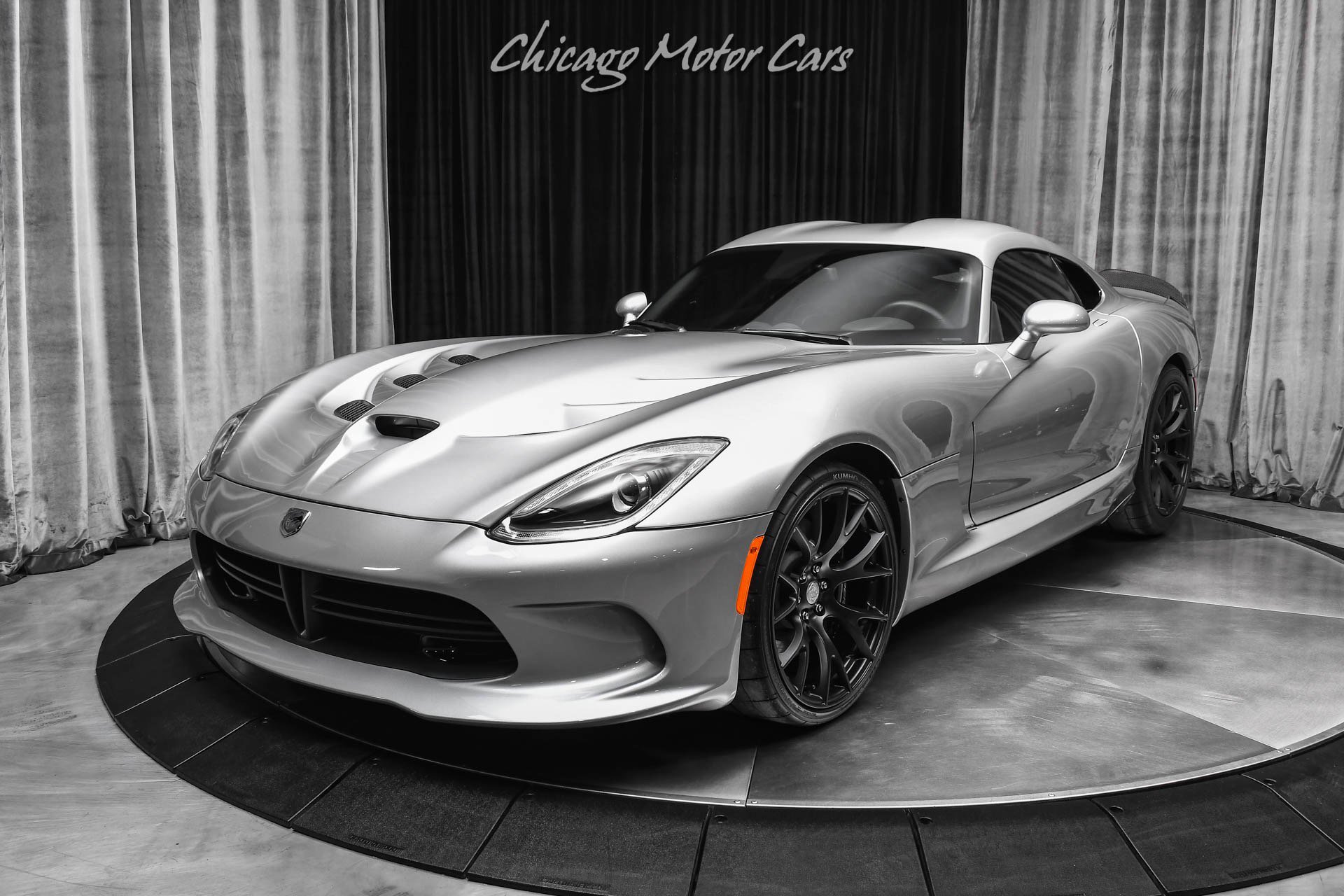 Used 2015 Dodge Viper SRT-10 image 2