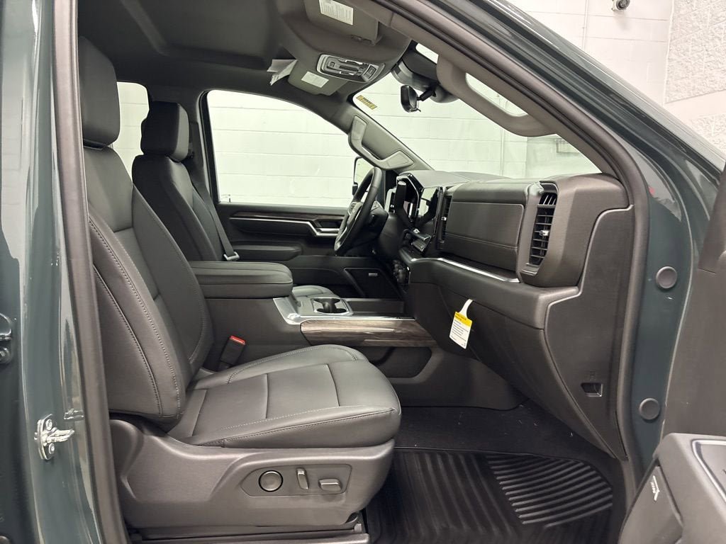 New 2026 Chevrolet Silverado 2500 LTZ w/ LTZ Plus Package AWD/4WD image 39