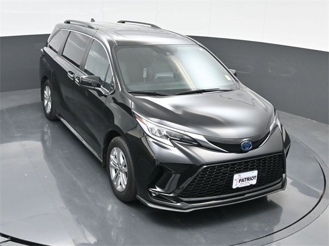 Used 2022 Toyota Sienna XSE image 48