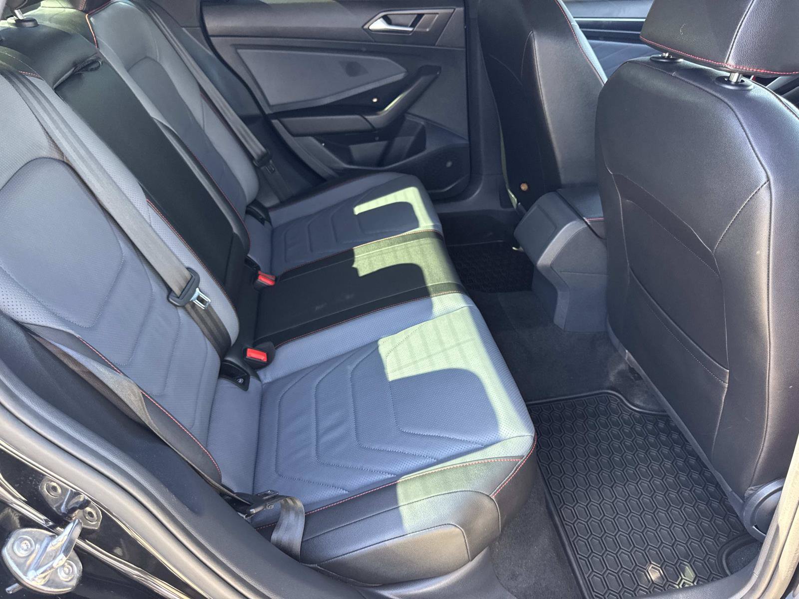 Certified 2025 Volkswagen Jetta GLI Autobahn w/ GLI Black Package FWD image 31