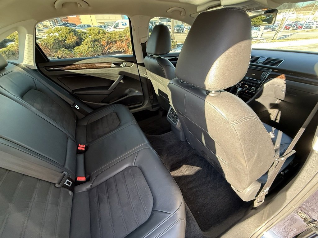 Used 2015 Volkswagen Passat TDI SEL Premium image 38