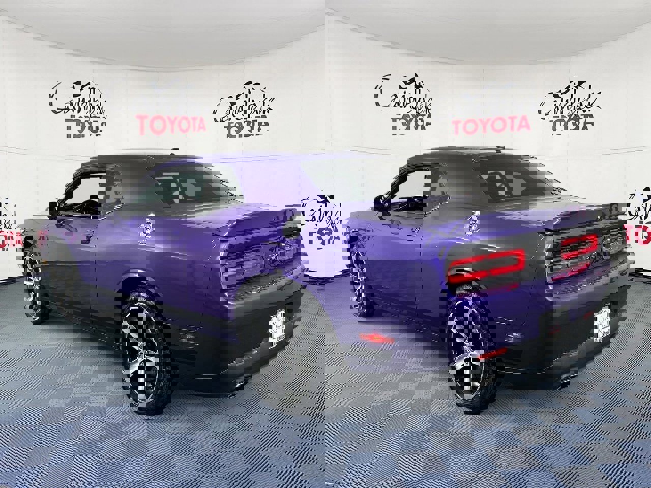 Used 2019 Dodge Challenger SXT image 5