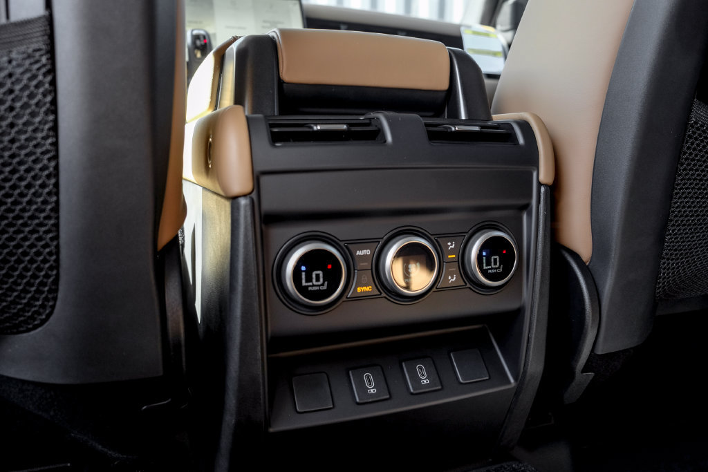 New 2026 Land Rover Defender 130 X-Dynamic SE AWD/4WD image 18