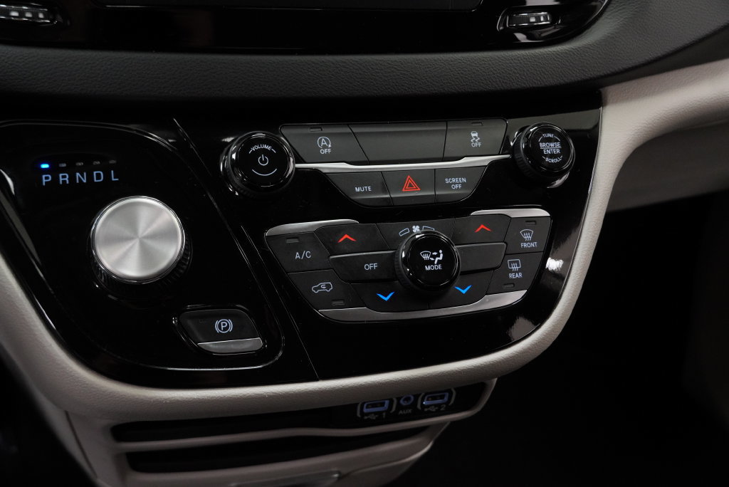 Used 2024 Chrysler Voyager LX FWD image 28