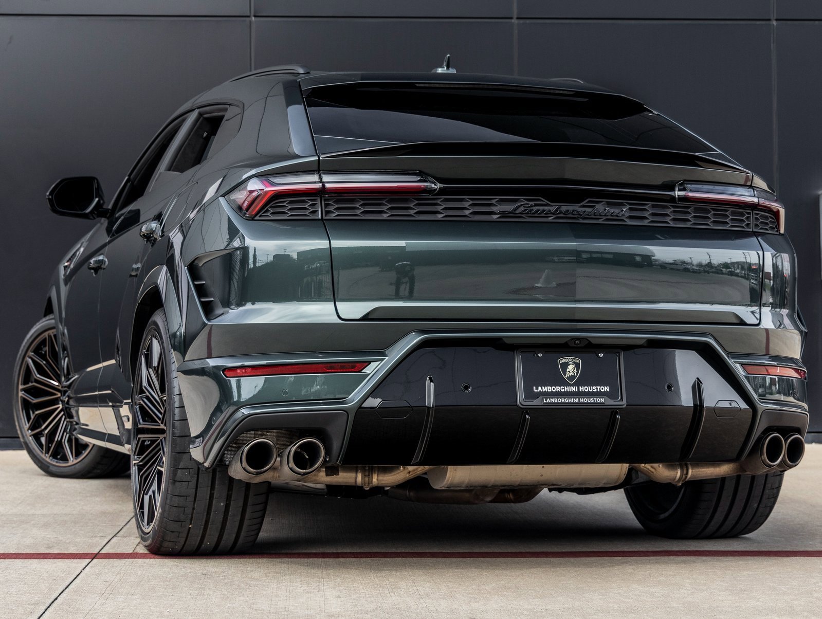 Used 2025 Lamborghini Urus SE image 6