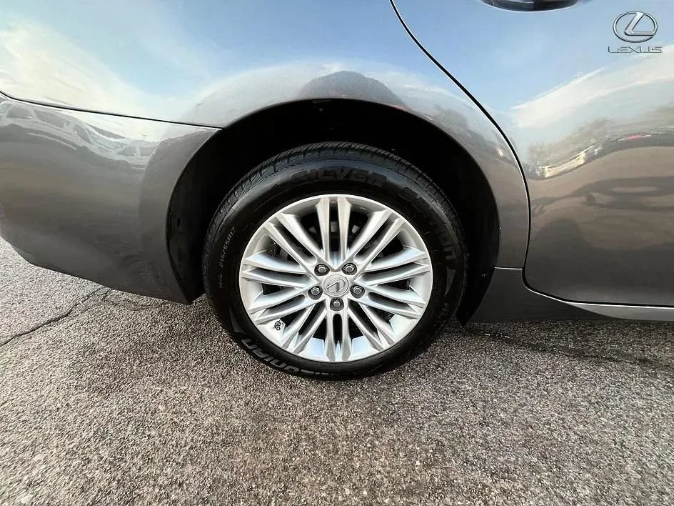 Used 2016 Lexus ES 350 w/ Premium Package w/Wood Trim FWD image 19