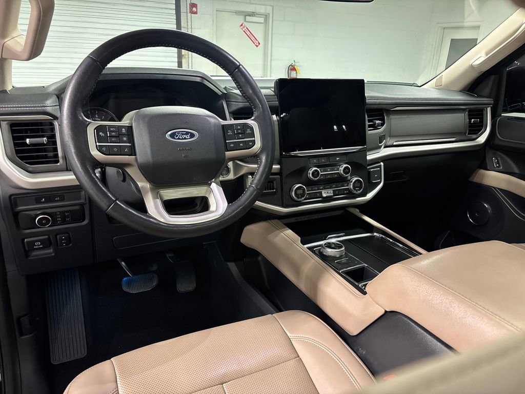 Used 2023 Ford Expedition XLT image 29