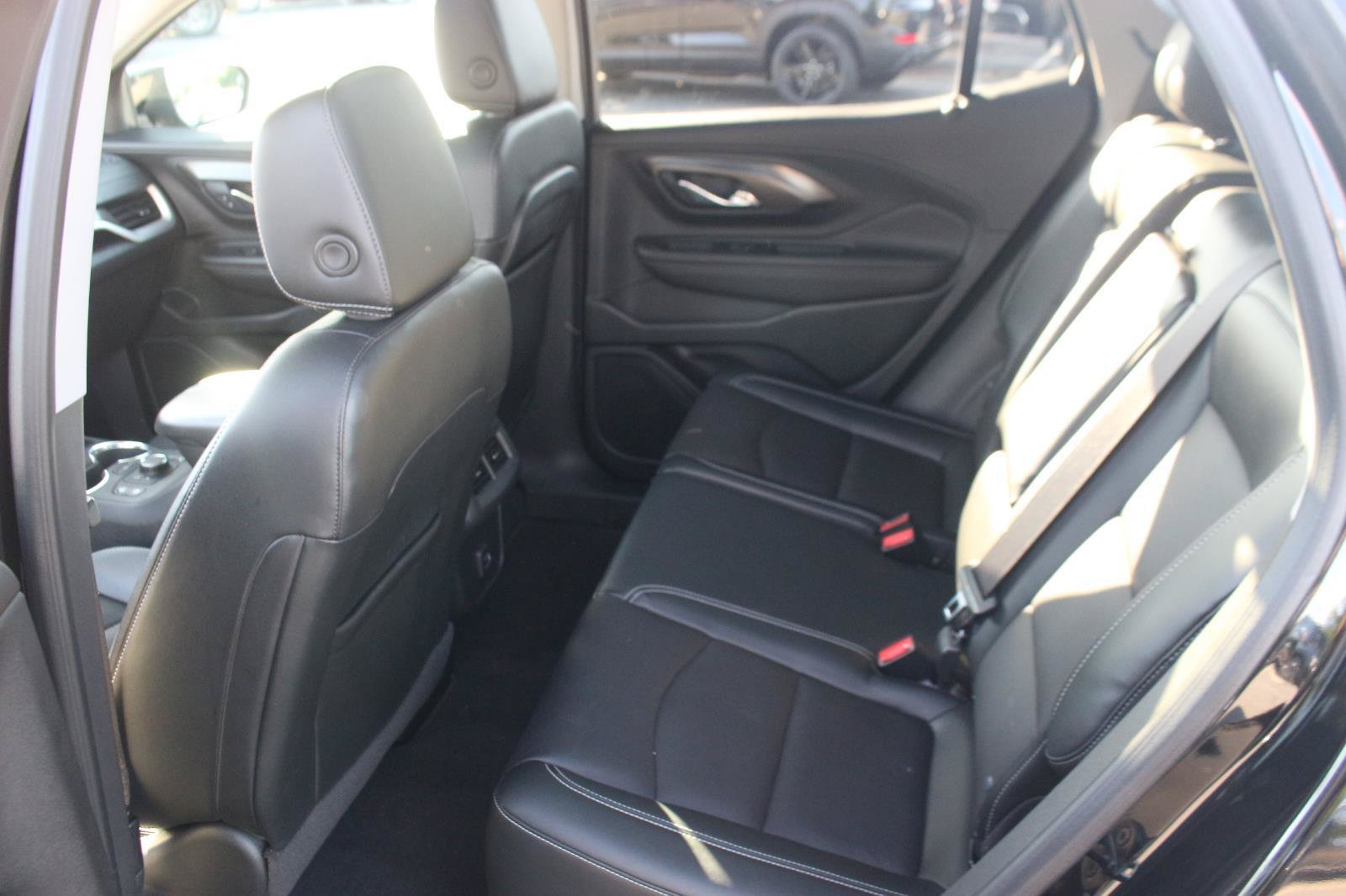 Used 2022 GMC Terrain SLT w/ Infotainment Package II FWD image 36