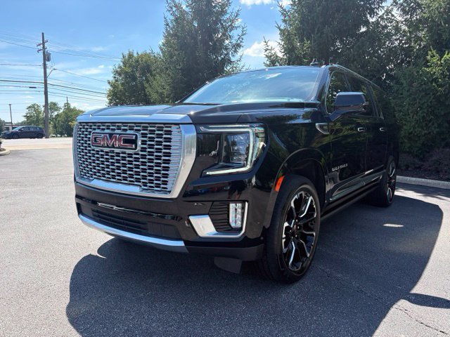 Certified 2023 GMC Yukon XL Denali w/ Denali Reserve Package AWD/4WD image 1