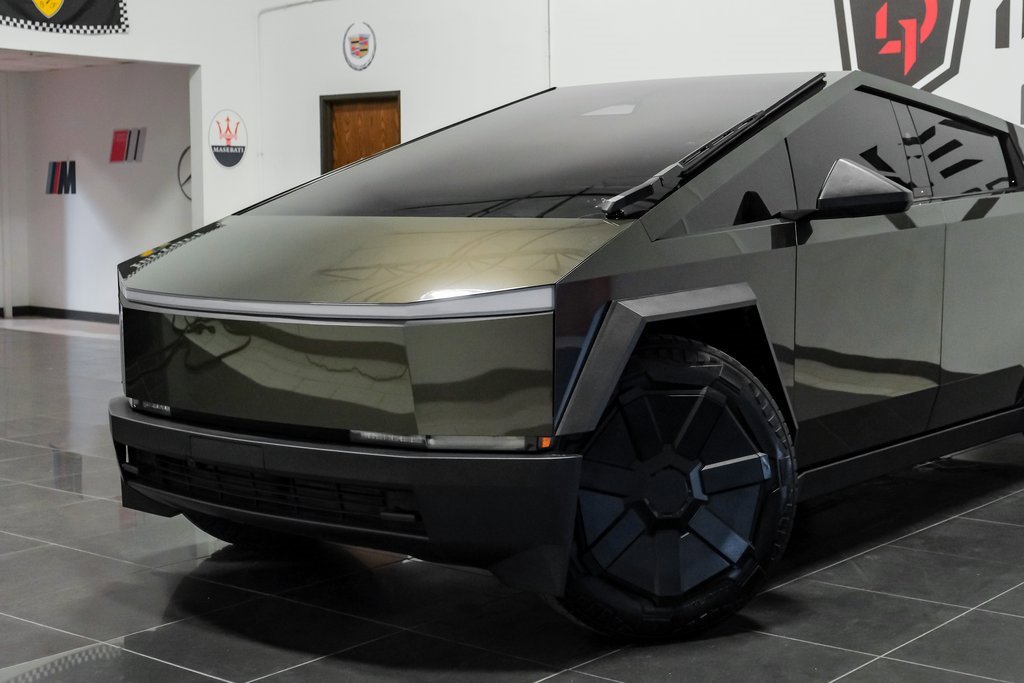 Used 2025 Tesla Cybertruck AWD Crew Cab image 9