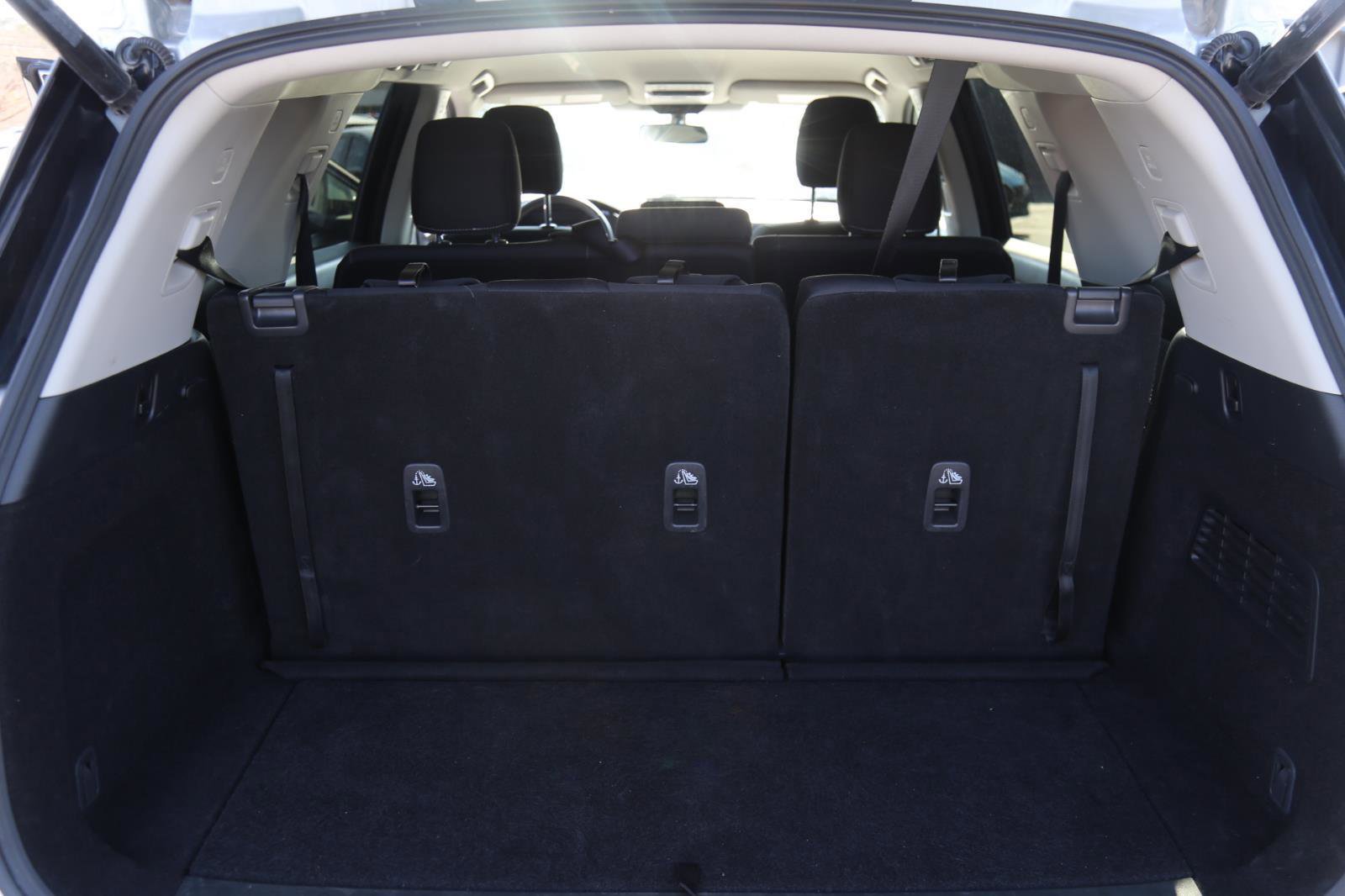 Used 2025 Nissan Pathfinder SV FWD image 24