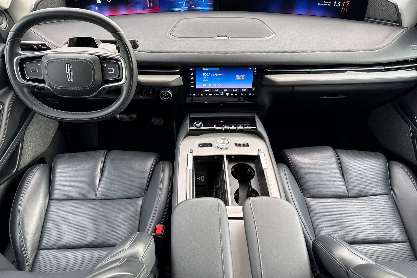 Certified 2025 Lincoln Navigator L Reserve image 13