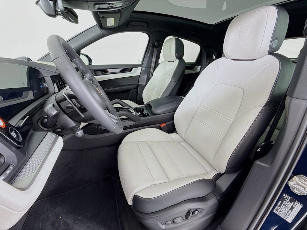 New 2026 Porsche Cayenne Coupe AWD/4WD image 5