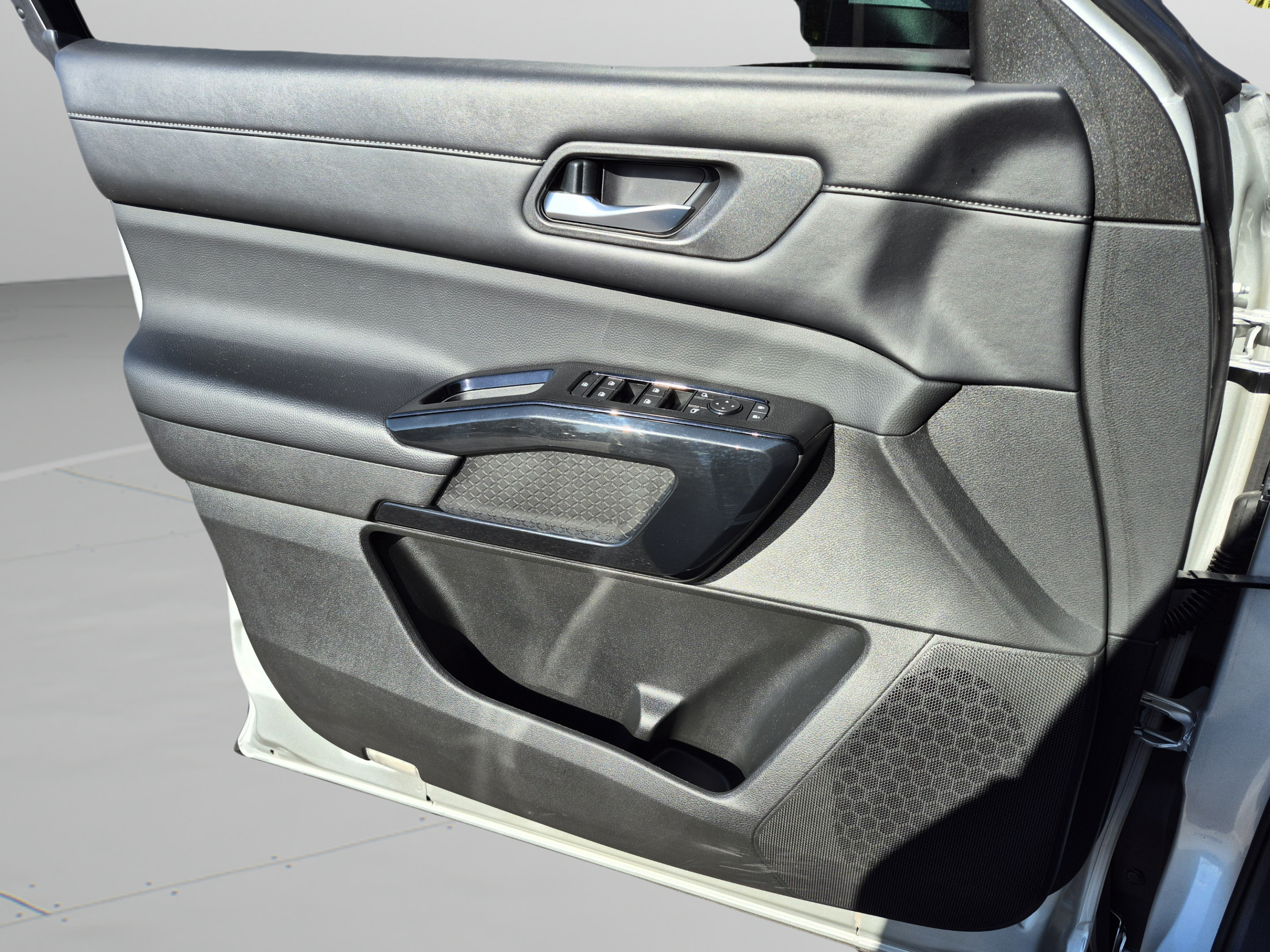 Certified 2022 Nissan Pathfinder SV FWD image 24