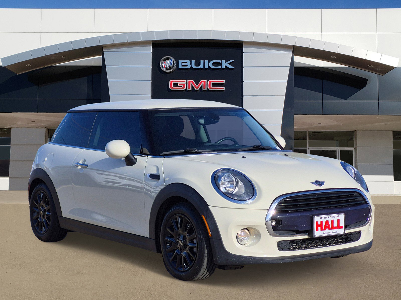 Used 2018 MINI Cooper 2-Door Hardtop FWD image 1
