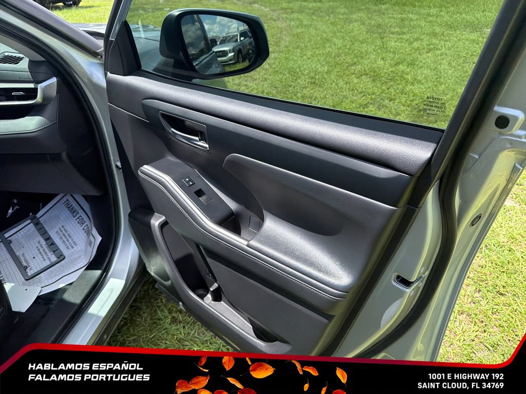 Used 2022 Toyota Highlander XLE FWD image 37
