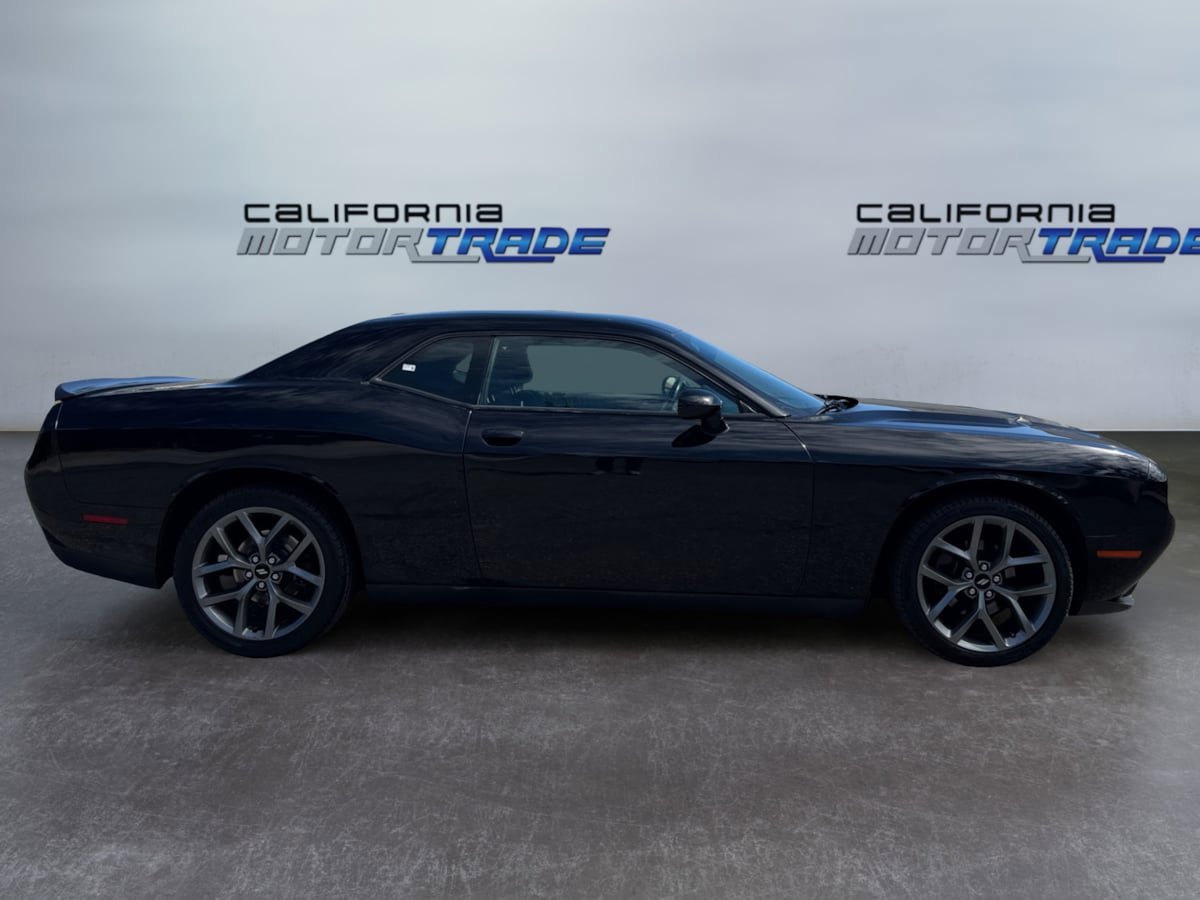 Used 2019 Dodge Challenger SXT w/ Blacktop Package RWD image 4