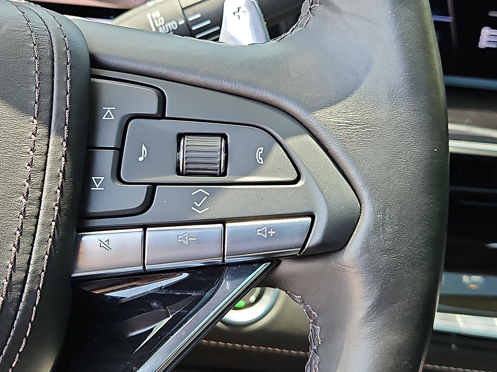 Certified 2024 Cadillac Escalade V w/ LPO, ONYX Package AWD/4WD image 29