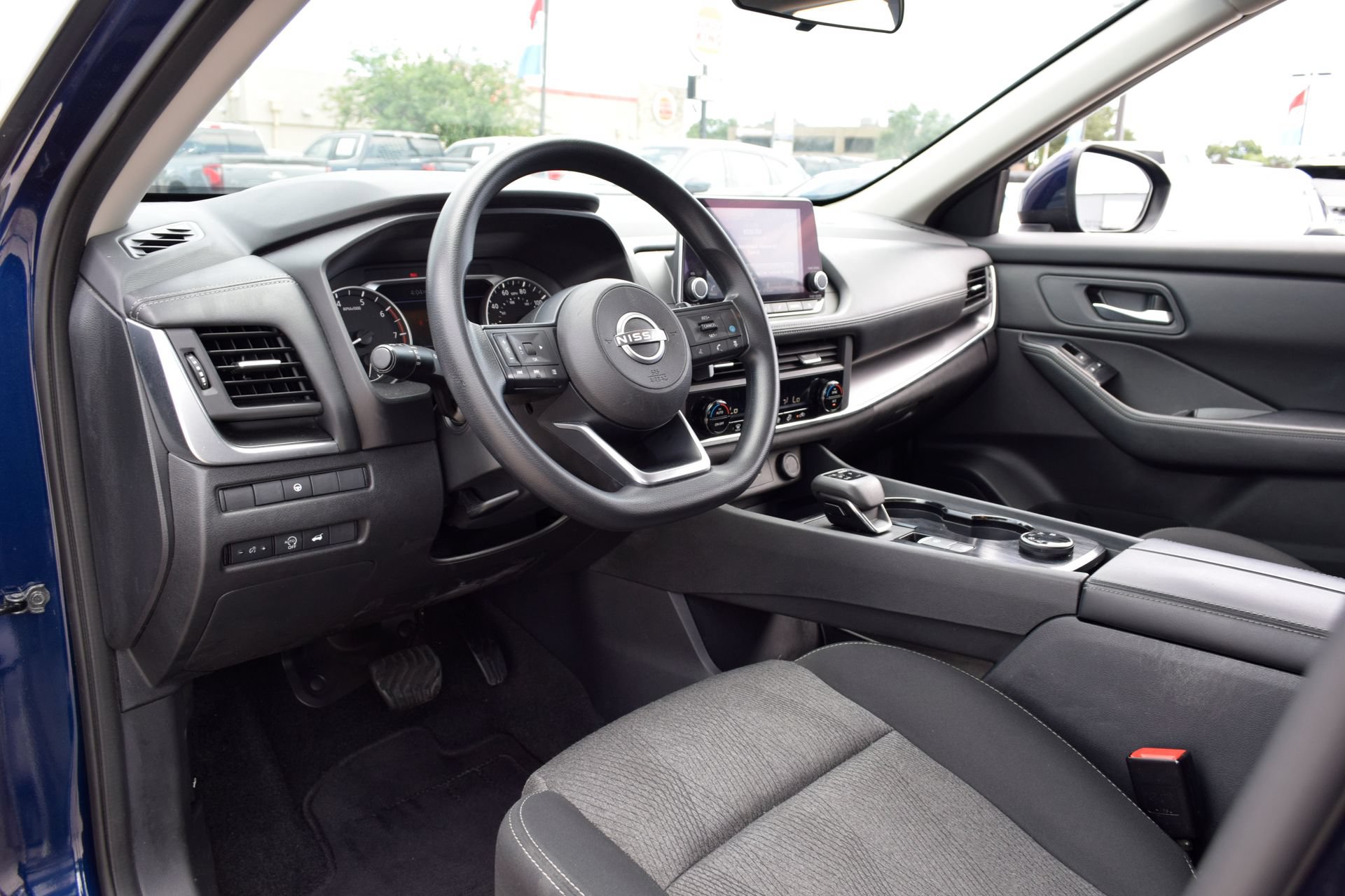 Used 2024 Nissan Rogue SV AWD/4WD image 15
