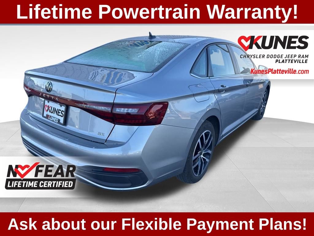 Used 2025 Volkswagen Jetta SE FWD image 3