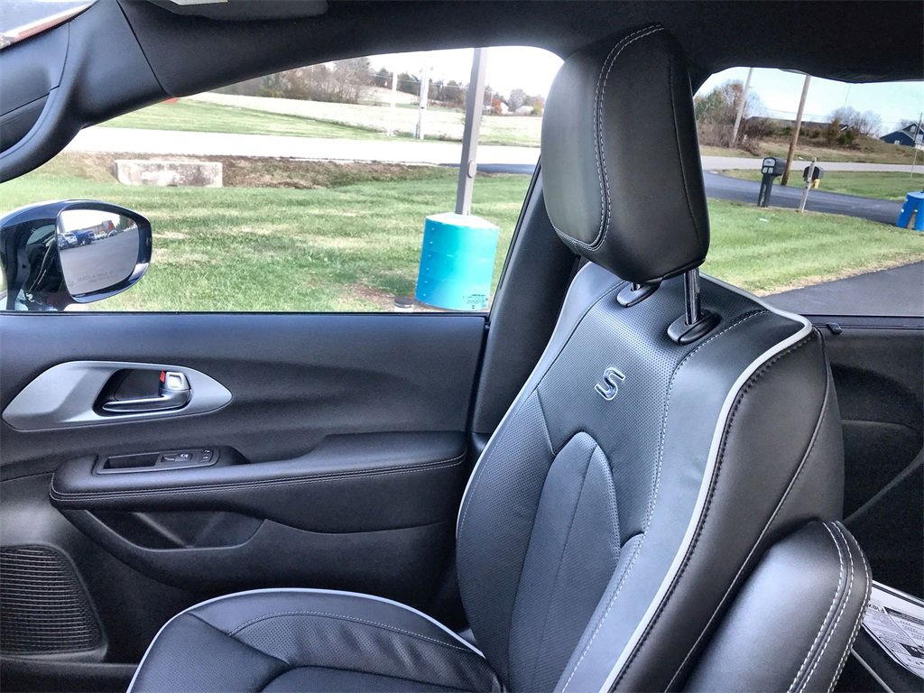 New 2026 Chrysler Pacifica Limited image 25