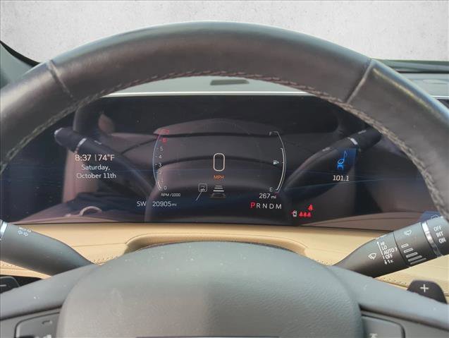 Used 2024 Cadillac XT4 Premium Luxury image 17