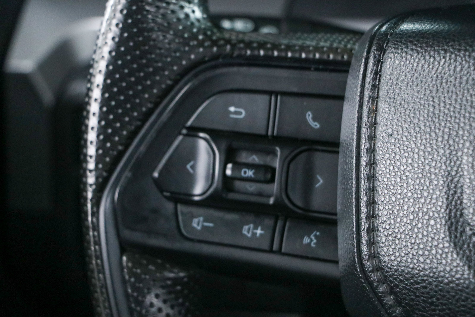 Used 2024 Toyota Tacoma SR5 AWD/4WD image 13