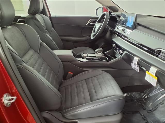 Used 2025 Mitsubishi Outlander SE image 9