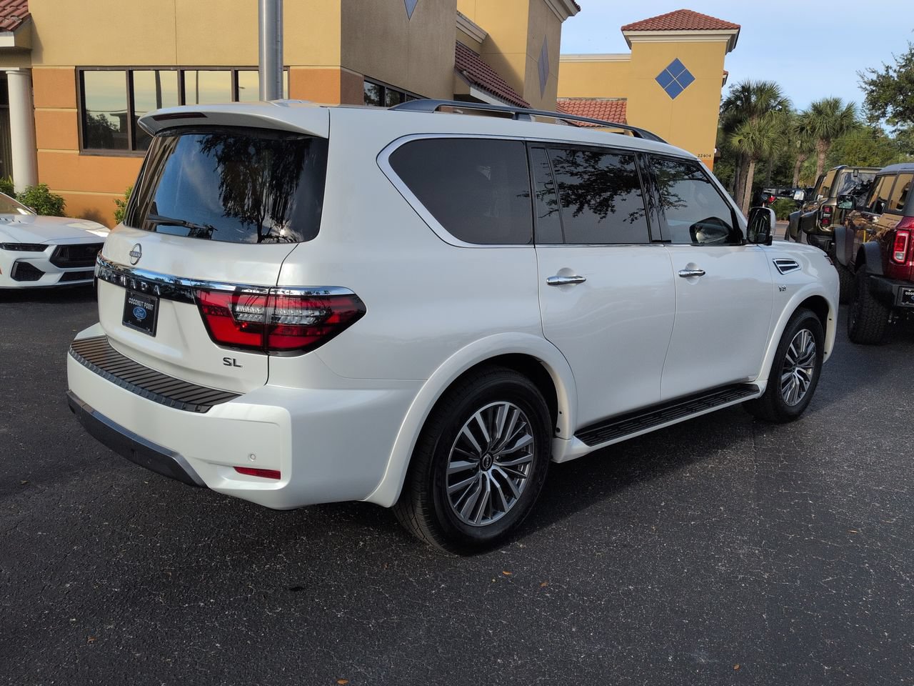 Used 2021 Nissan Armada SL w/ Captain's Chairs Package RWD image 4