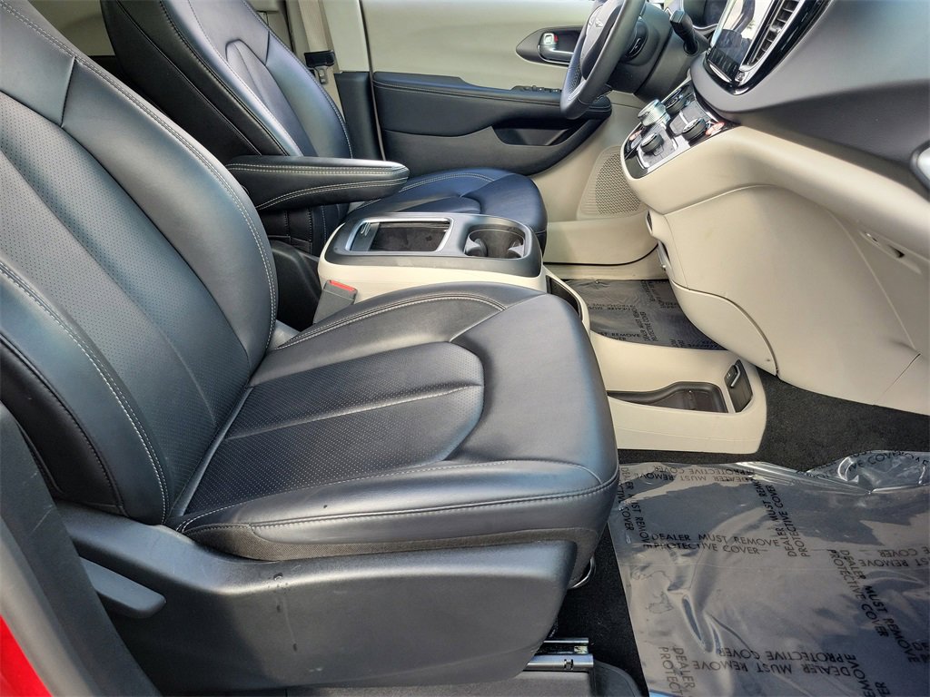 Used 2024 Chrysler Pacifica Touring-L image 20