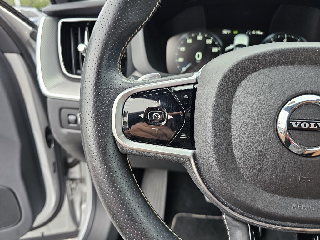 Used 2018 Volvo XC60 T6 R-Design w/ Convenience Package AWD/4WD image 26