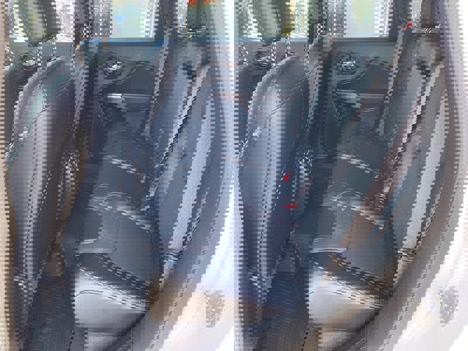 Used 2022 Jeep Cherokee Limited image 23