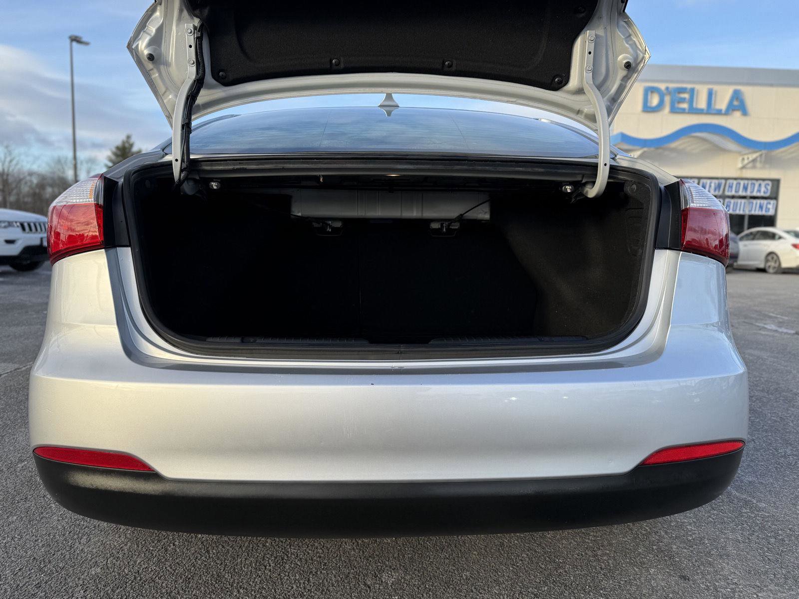 Used 2015 Kia Forte LX w/ Popular Package image 10